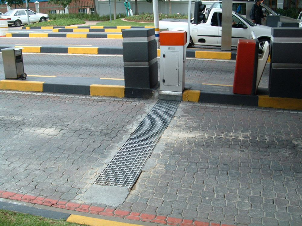 iMAT Spike Barrier - Flush Mount (24V LED) installation photo