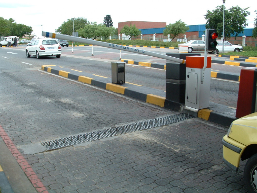 iMAT Spike Barrier - Flush Mount (24V LED) installation photo