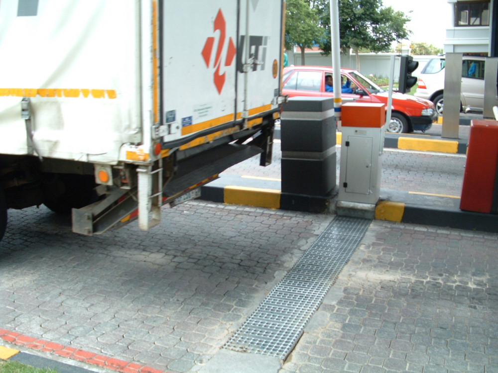 iMAT Spike Barrier - Flush Mount (24V LED) installation photo